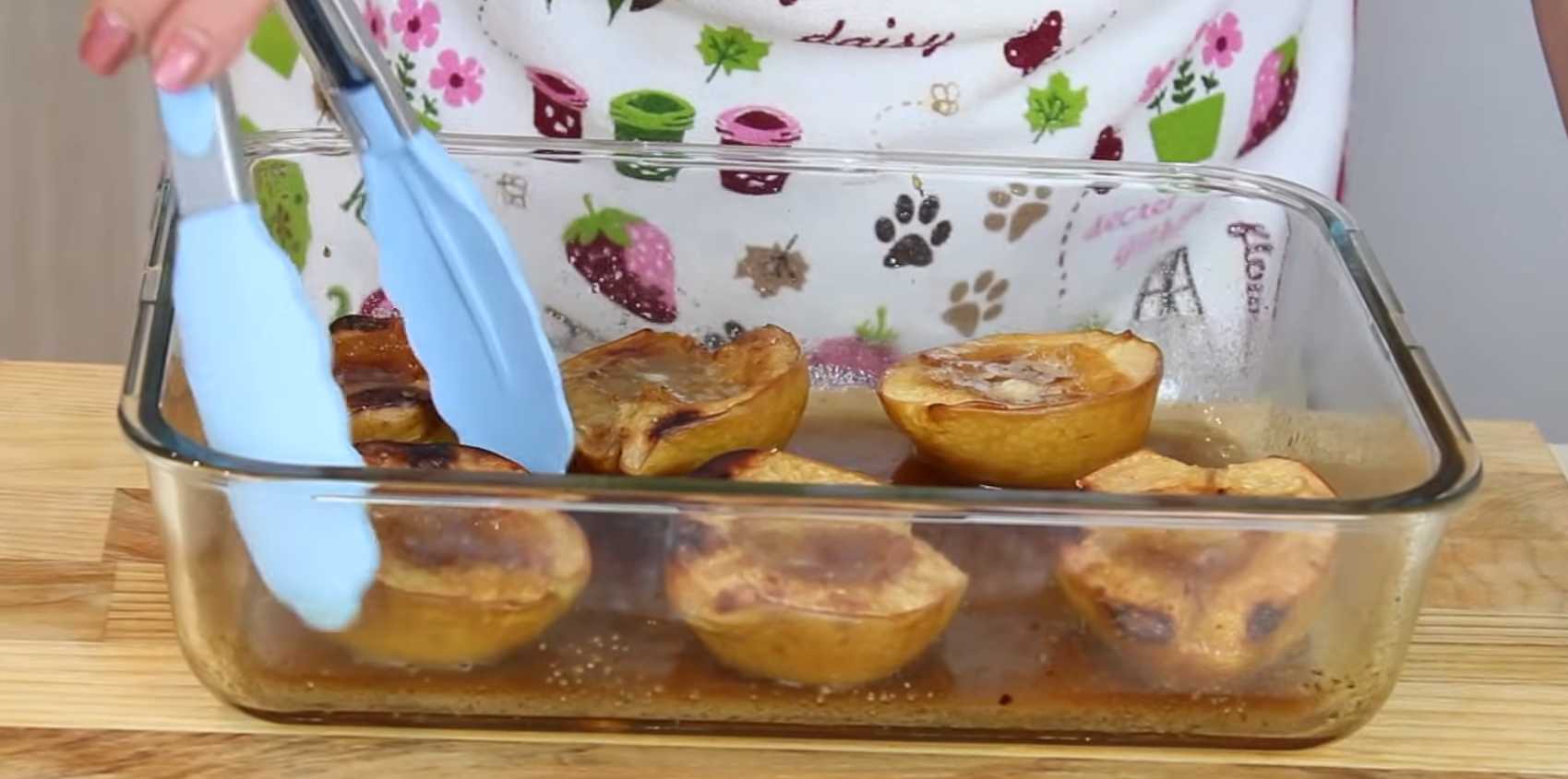 Coings cuits au four avec du miel et des noix - Étape 10