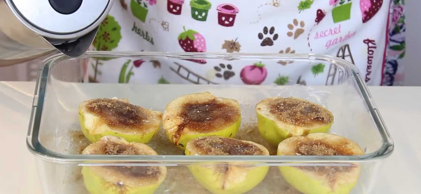 Coings cuits au four avec du miel et des noix - Étape 8