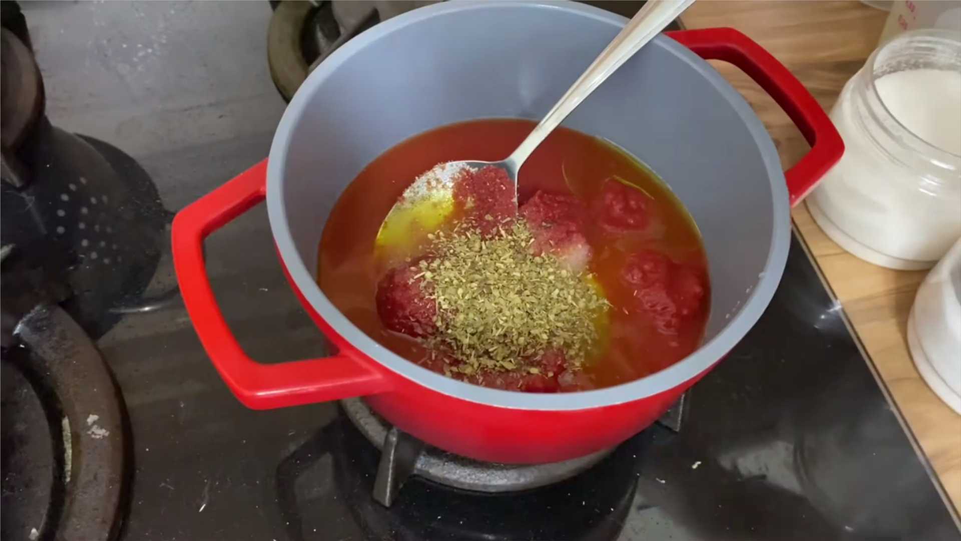 Pizza à la pâte levée avec saucisse et fromage - Étape 6