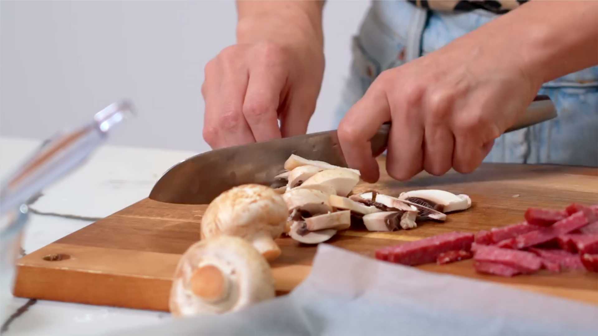 Pizza à croûte de saucisse - Étape 6