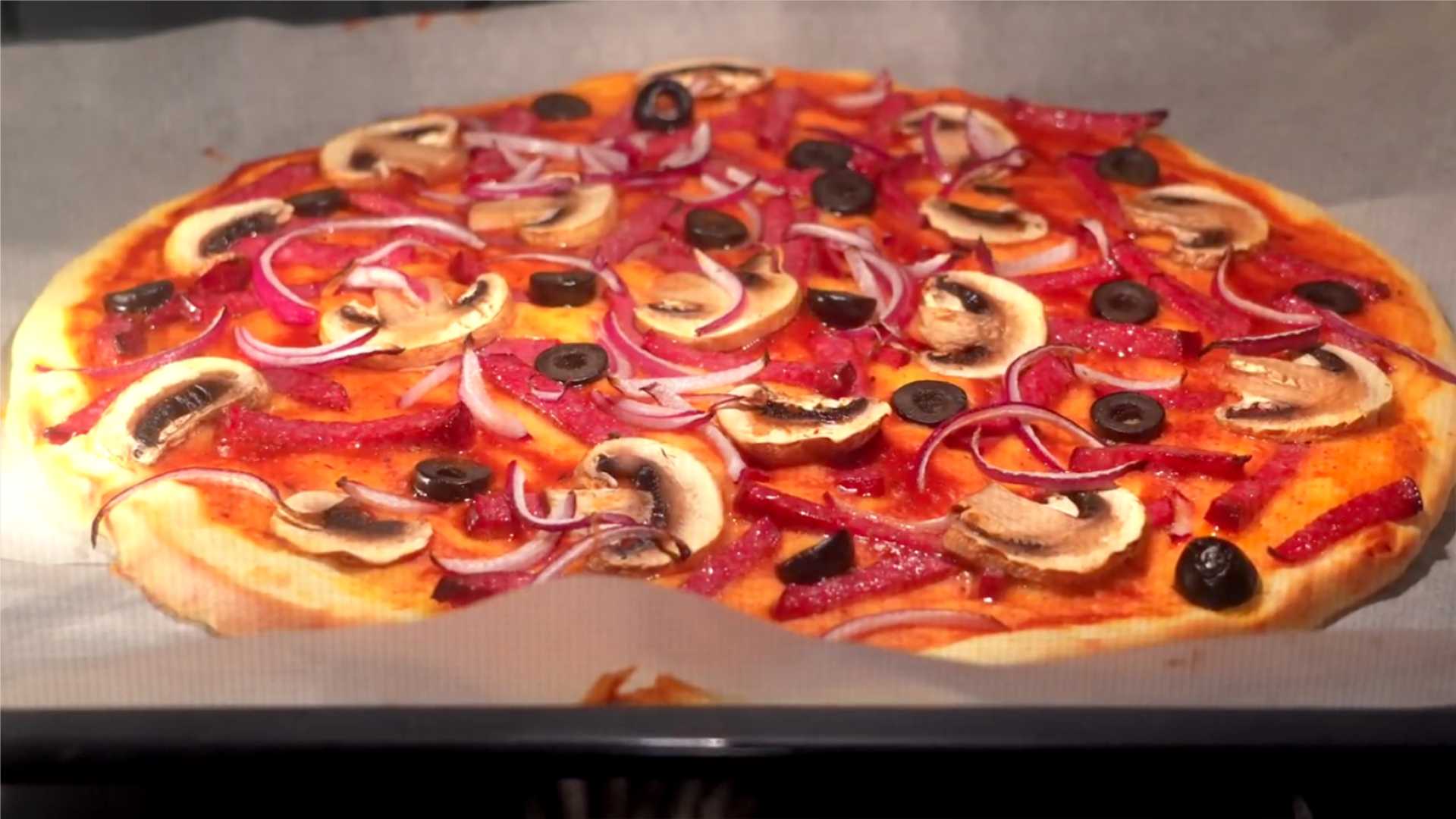 Pizza à croûte de saucisse - Étape 12