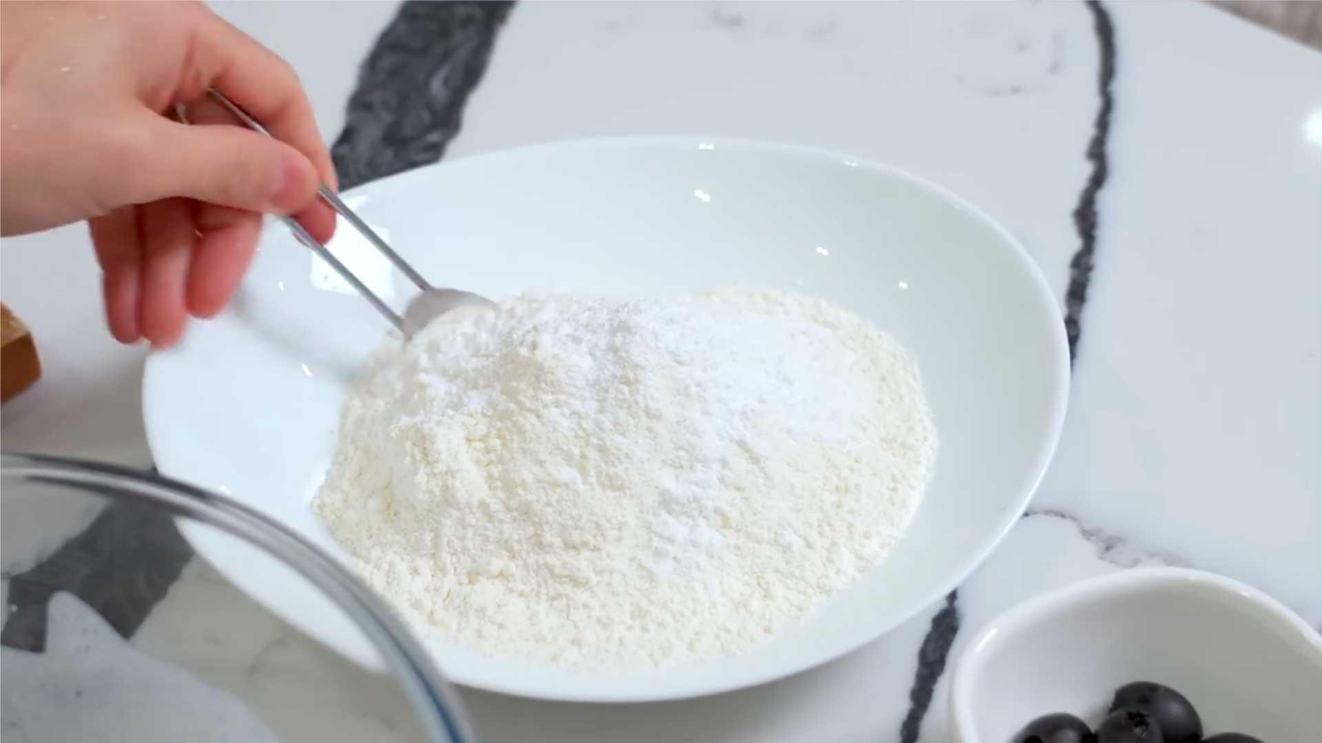 Pizza à croûte de saucisse - Étape 3