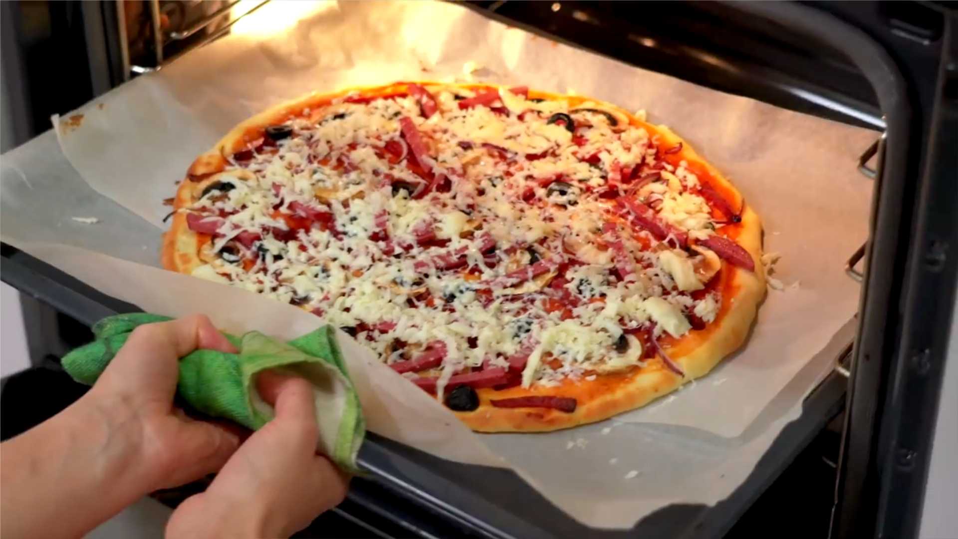 Pizza à croûte de saucisse - Étape 14