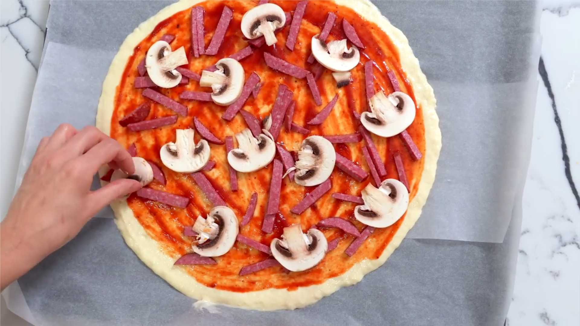 Pizza à croûte de saucisse - Étape 11