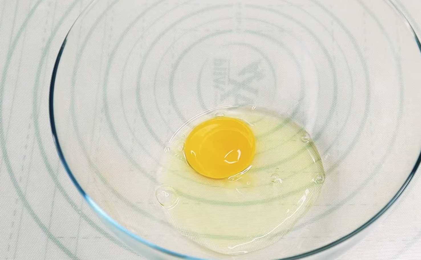 Crêpes aux œufs et aux oignons verts - Étape 1