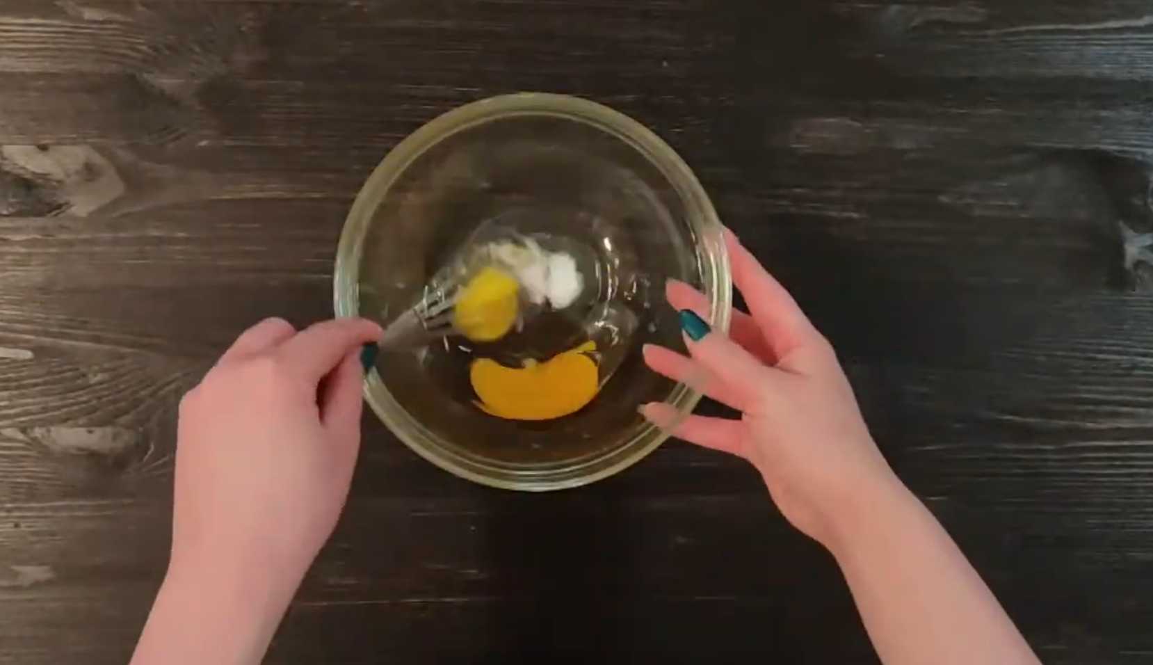 Crêpes au saumon, au fromage frais et au concombre - Étape 1