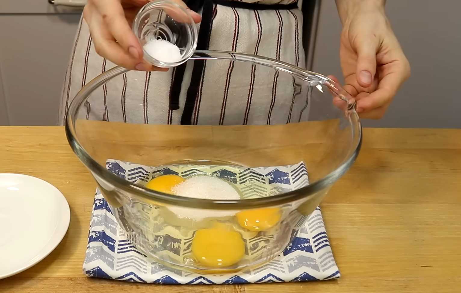 Crêpes à la levure sèche et au lait - Étape 1