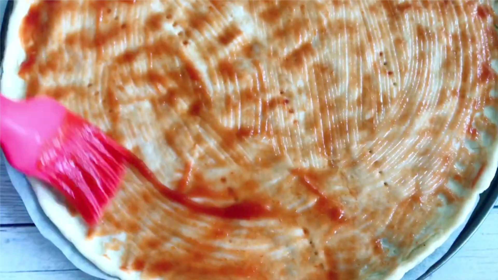 Pizza feuilletée aux champignons et aux tomates - Étape 4