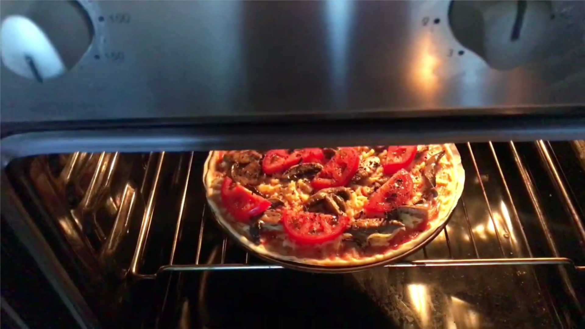 Pizza à la pâte feuilletée aux champignons et aux tomates - Étape 7