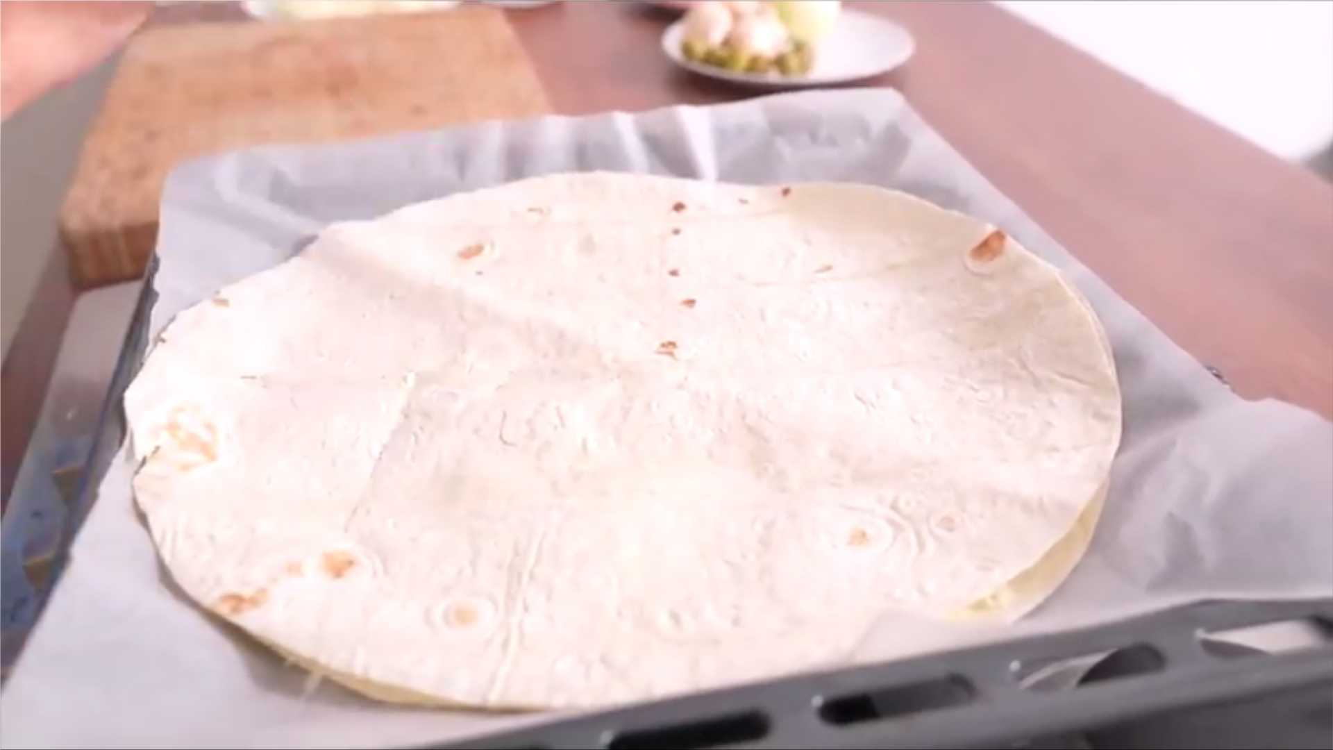 Pizza Lavash à la saucisse - Étape 3