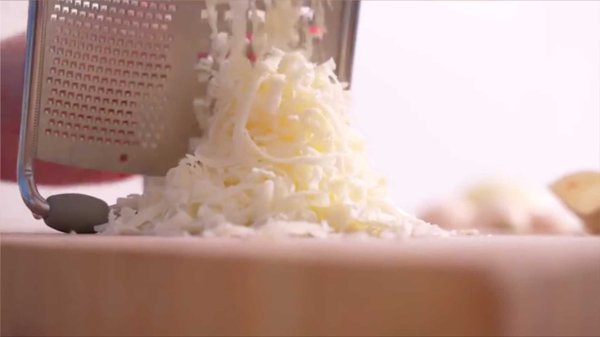 Pizza Lavash à la saucisse - Étape 1