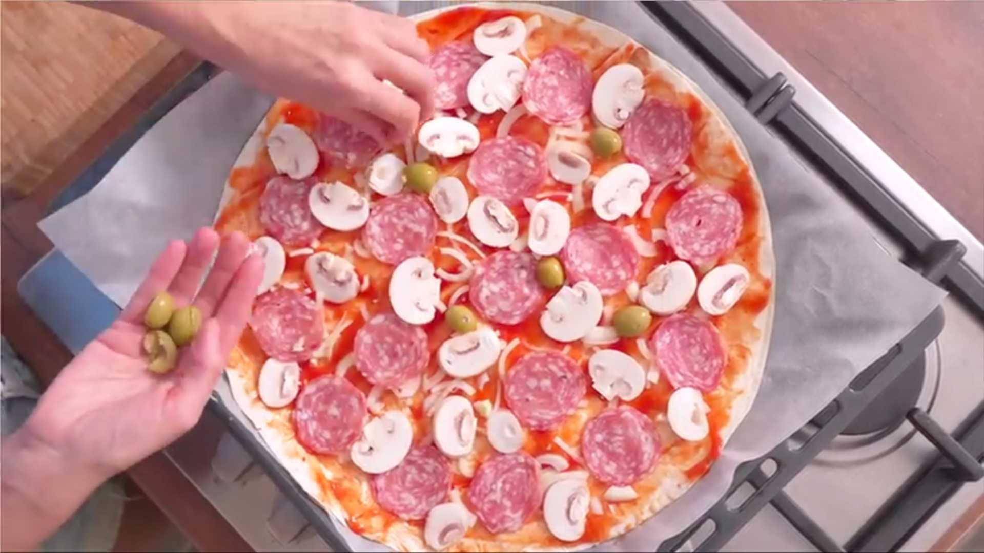 Pizza Lavash à la saucisse - Étape 8