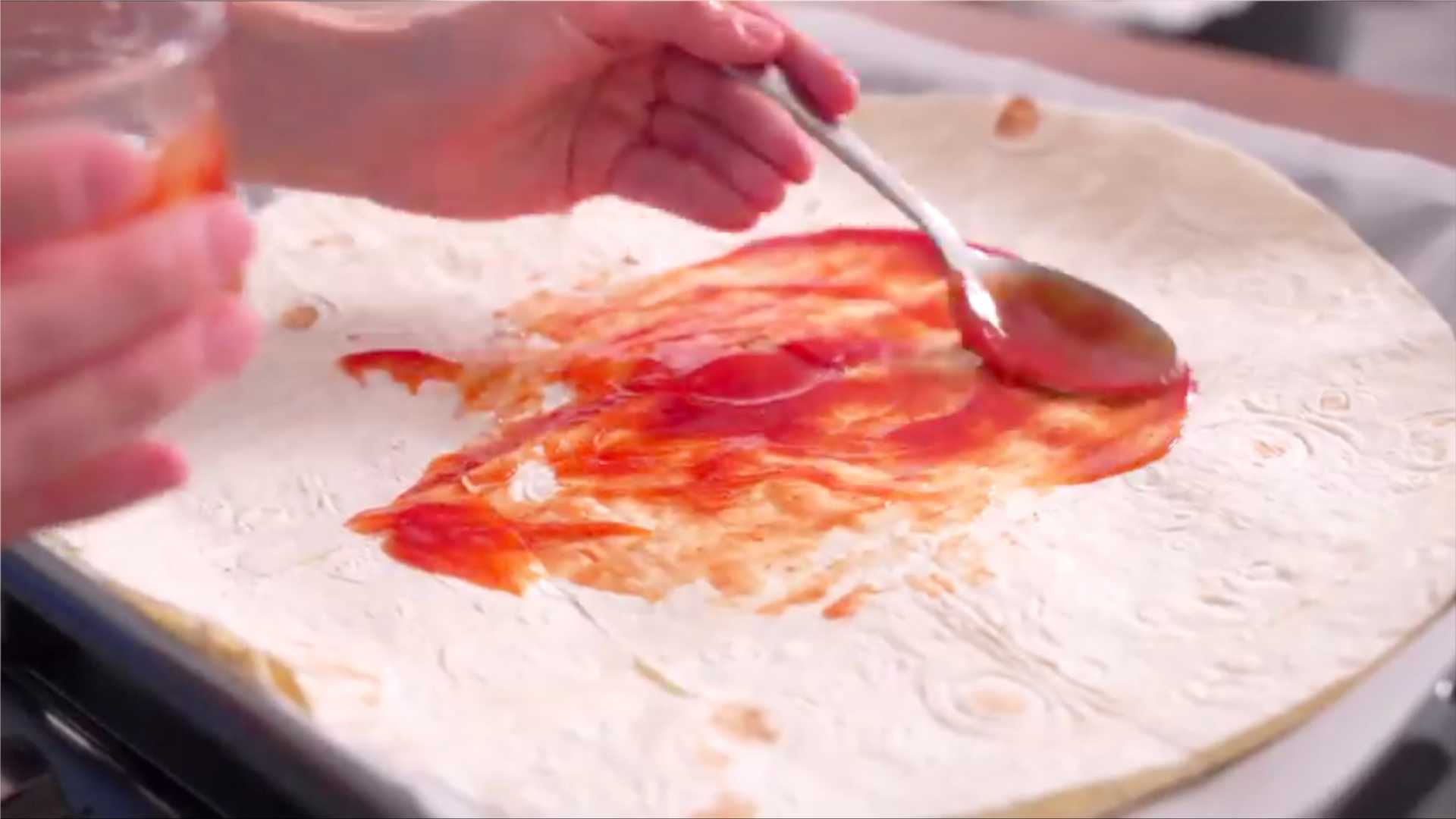 Pizza Lavash à la saucisse - Étape 7