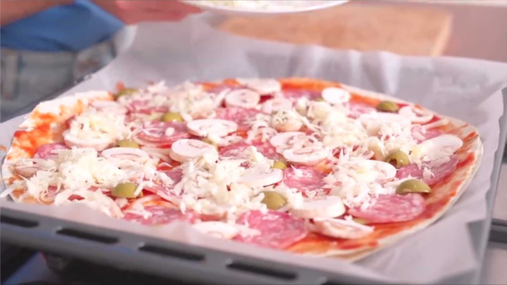 Pizza Lavash à la saucisse - Étape 9