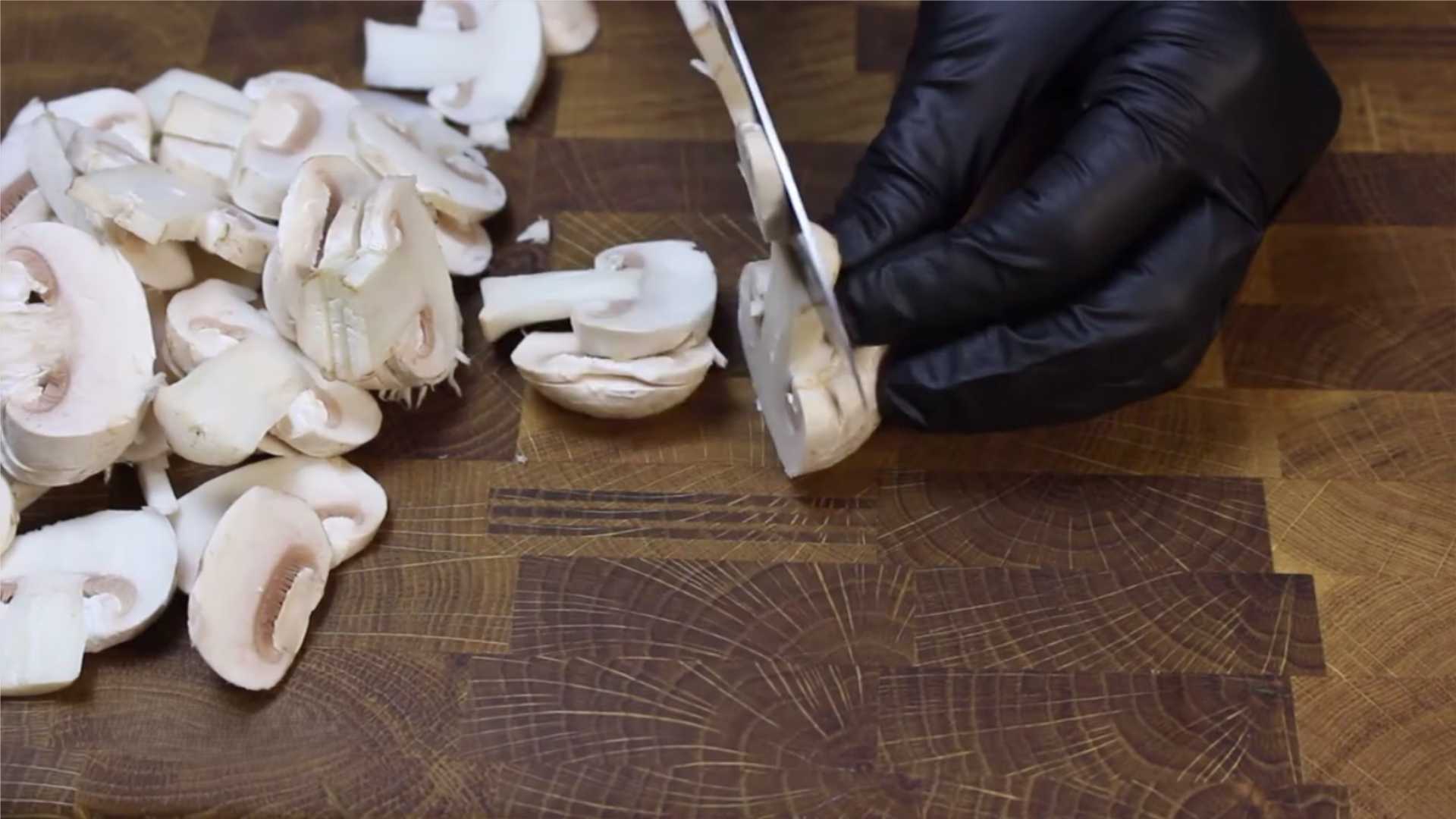 Mini pizza sur un pain au four - Étape 1