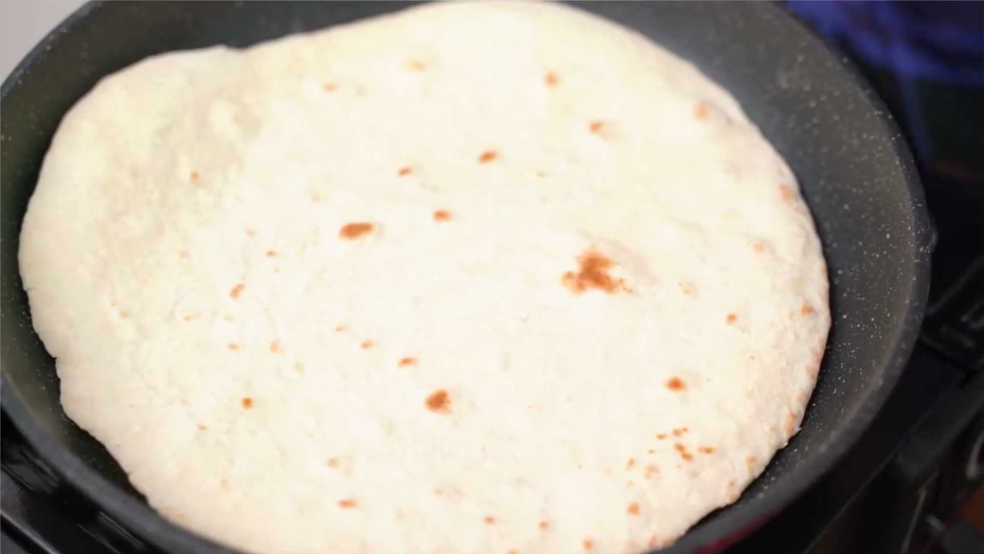 Pizza à la poêle sans crème fraîche - Étape 9