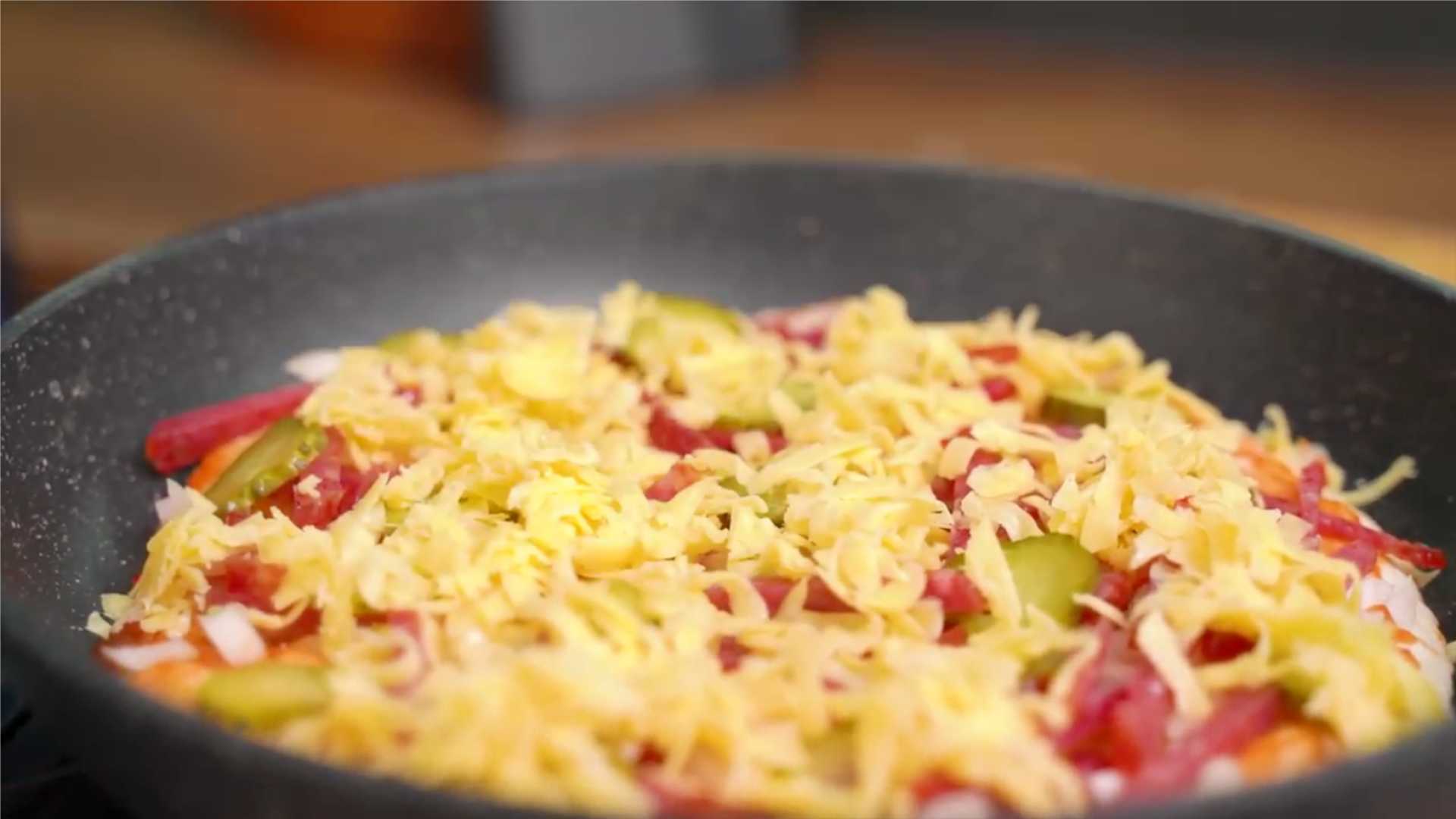 Pizza à la poêle sans crème sure - Étape 11