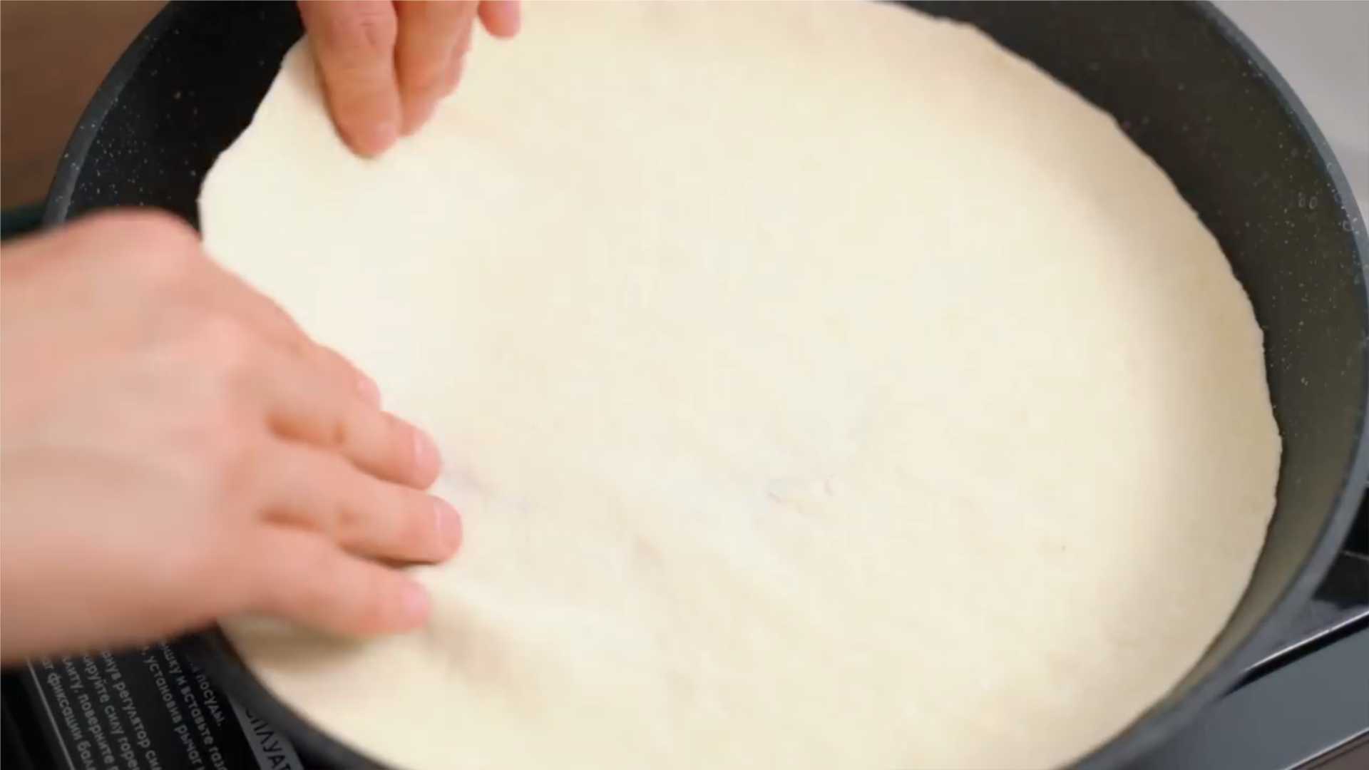 Pizza à la poêle sans crème fraîche - Étape 8