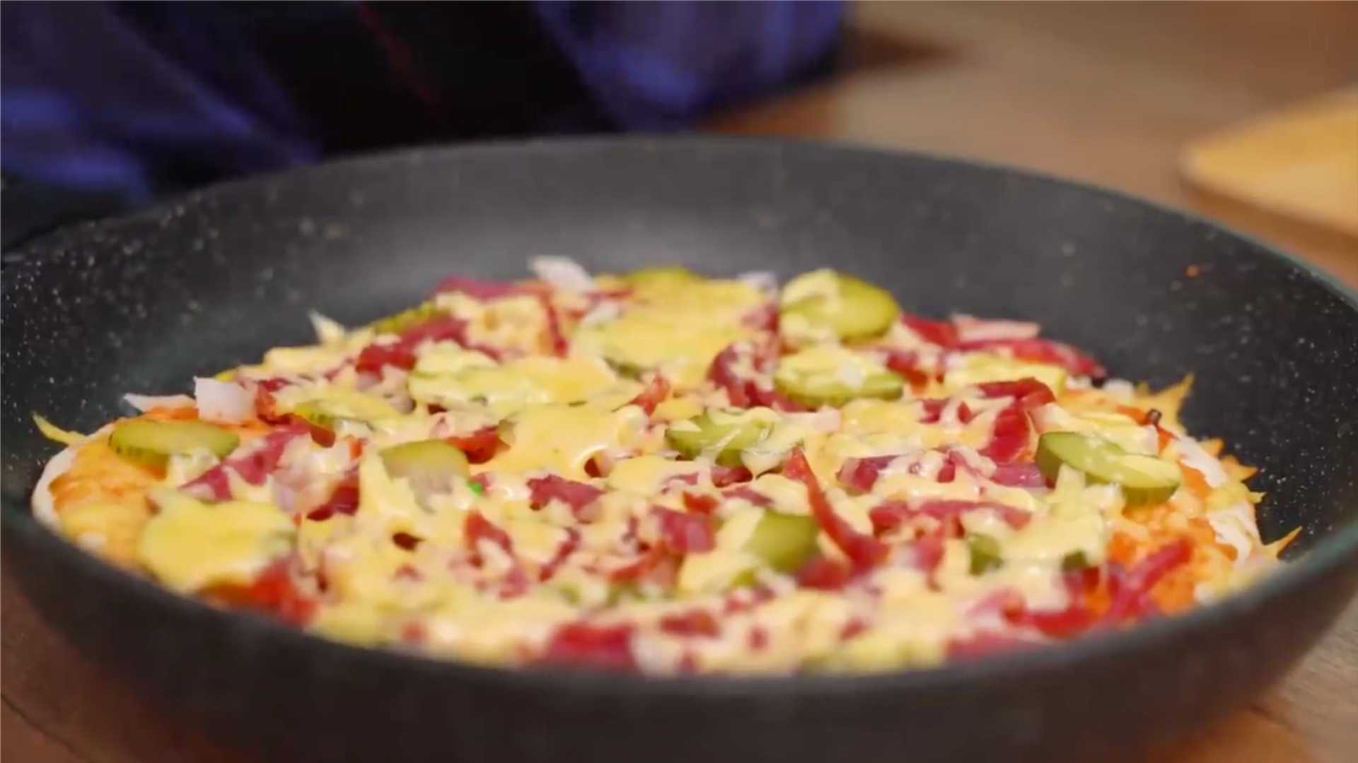 Pizza à la poêle sans crème fraîche - Étape 12