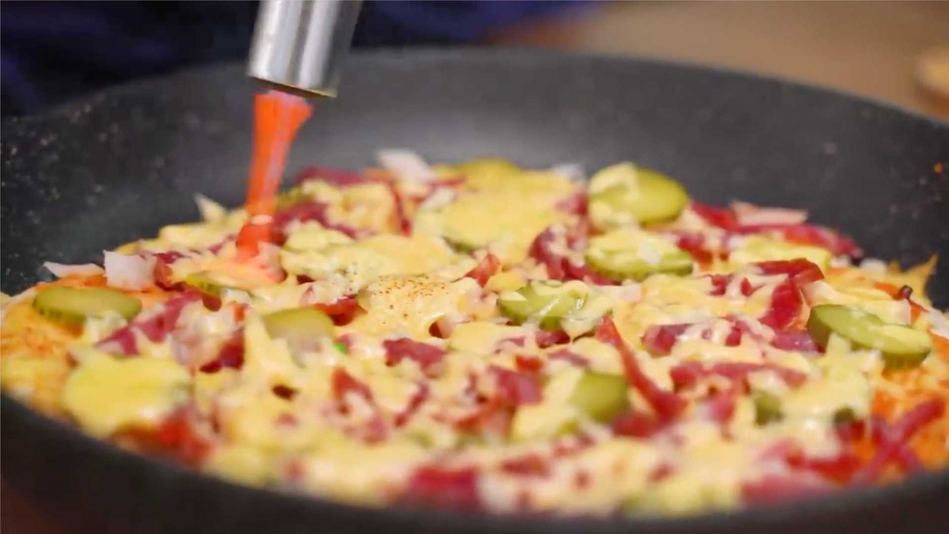 Pizza à la poêle sans crème fraîche - Étape 13