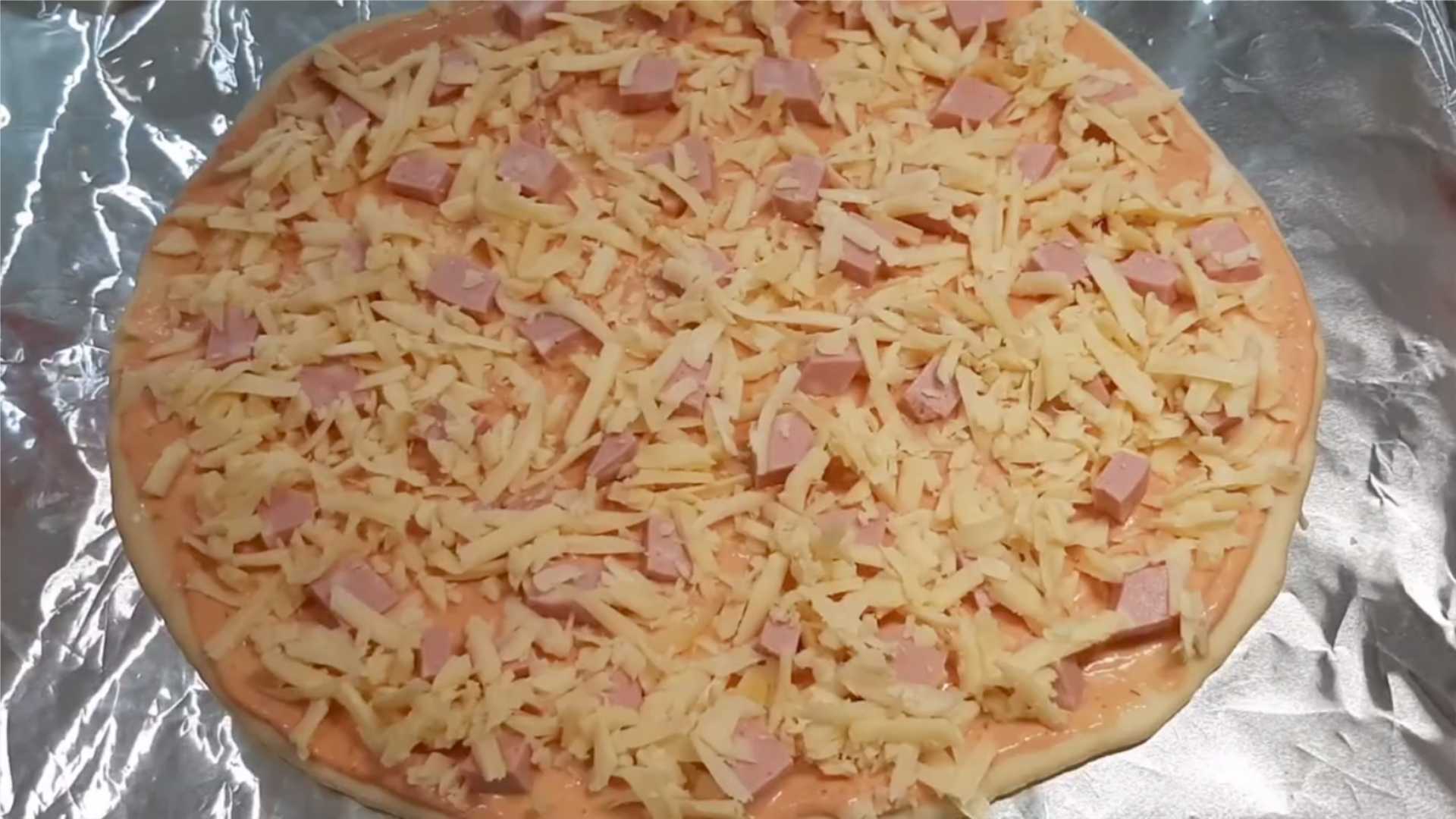 Pizza maison aux saucisses et au fromage au four - Étape 11