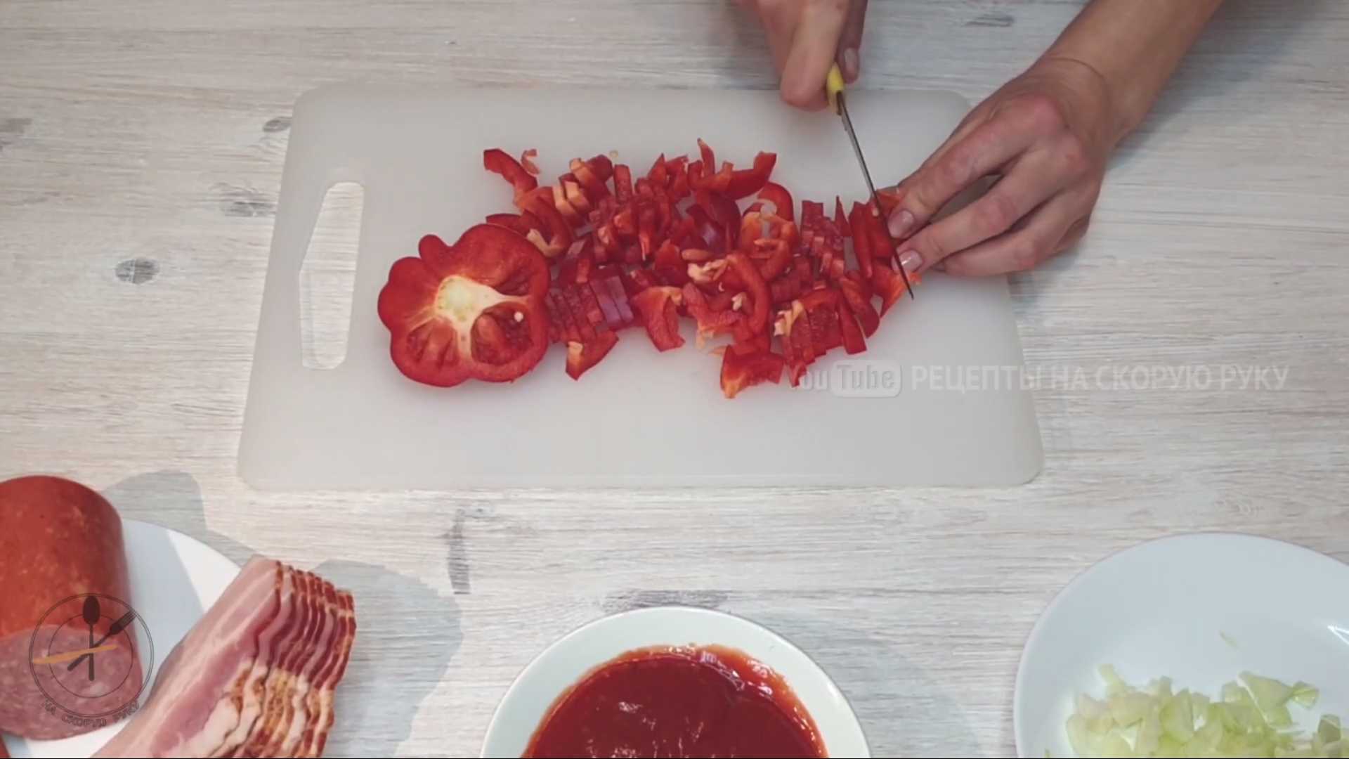 Pizza cuite au four avec une pâte sans levure - Étape 6