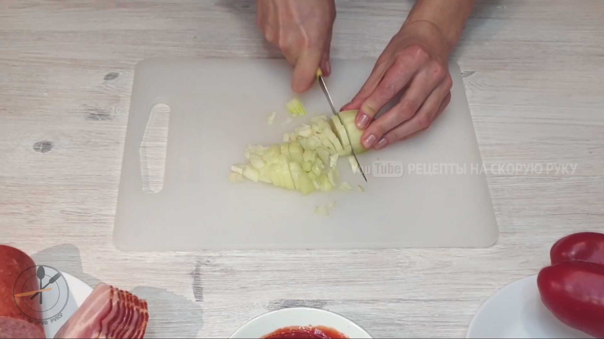 Pizza cuite au four avec une pâte sans levure - Étape 5