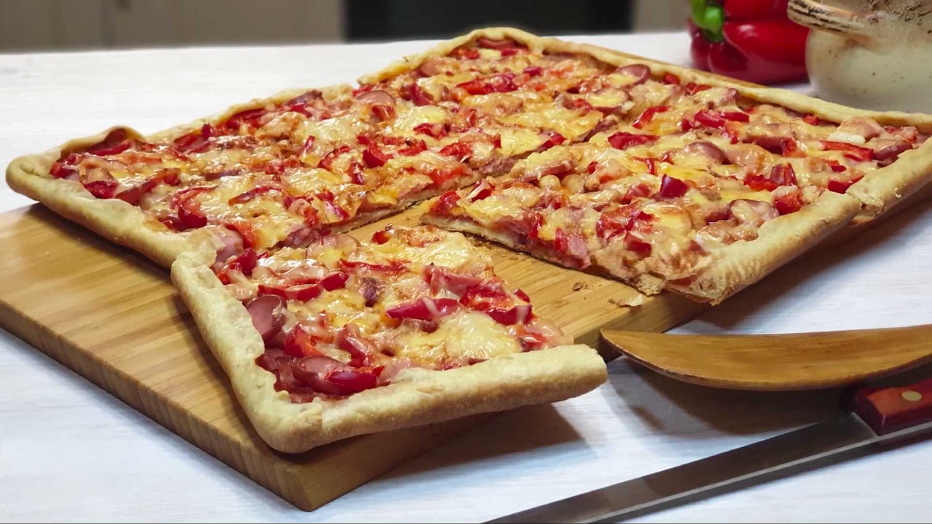 Pizza cuite au four avec une pâte sans levure - Étape 14