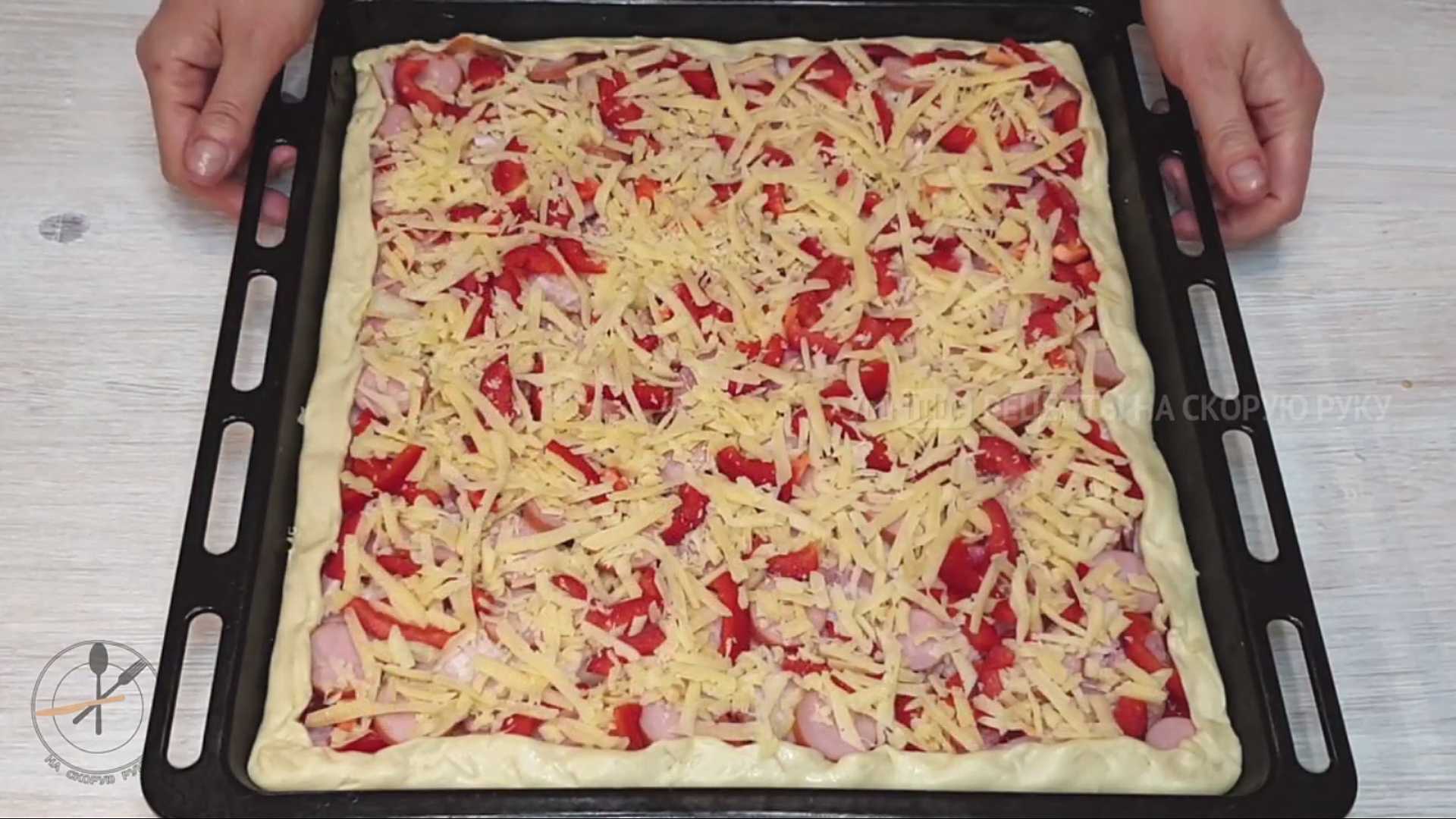 Pizza cuite au four avec une pâte sans levure - Étape 12