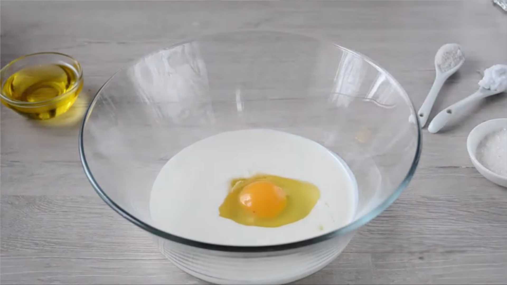 Pâte à pizza au kéfir sans levure - Étape 1