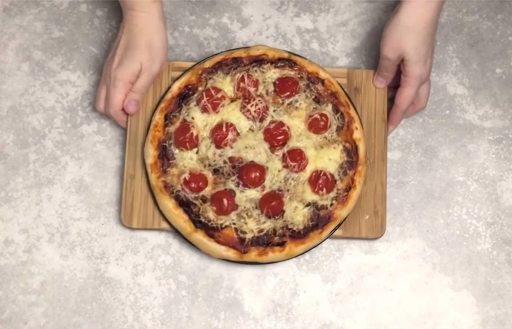 Pizza aux saucisses cuite au four - Étape 12