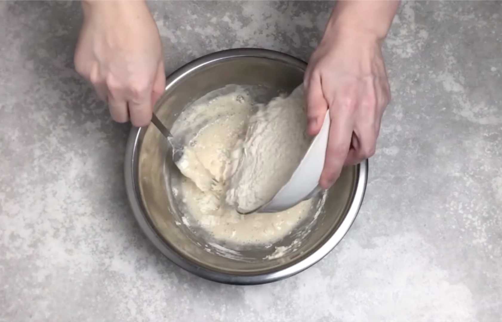 Pizza aux saucisses cuite au four - Étape 2