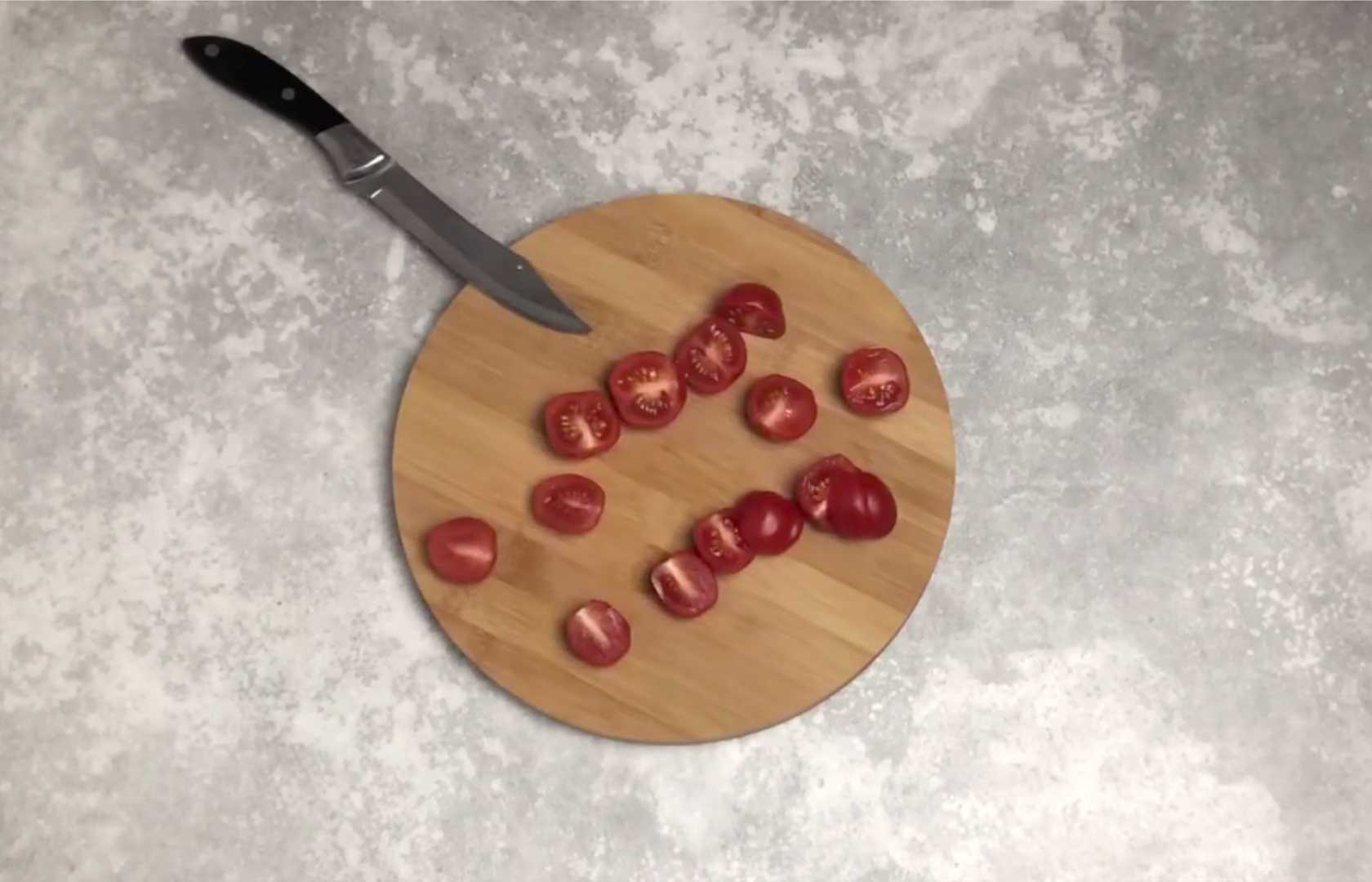 Pizza aux saucisses cuite au four - Étape 7