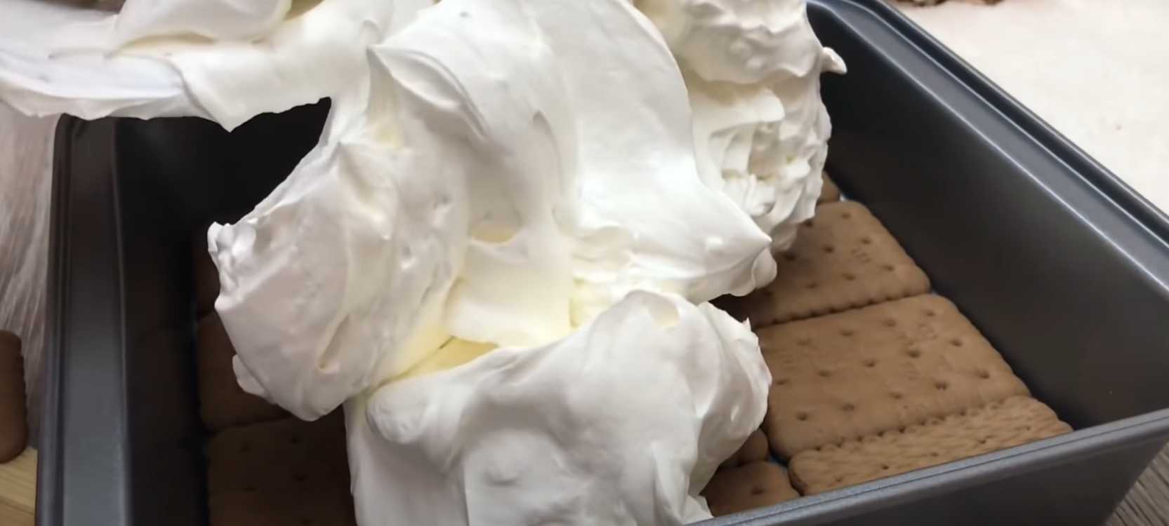 Crème glacée Plombir au lait concentré et aux biscuits - Étape 6