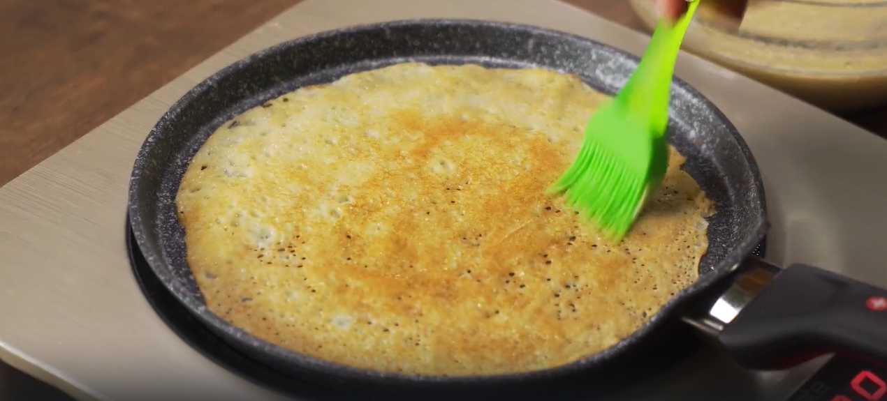 Recette de crêpes au lait et à l'eau bouillante. Étape 9