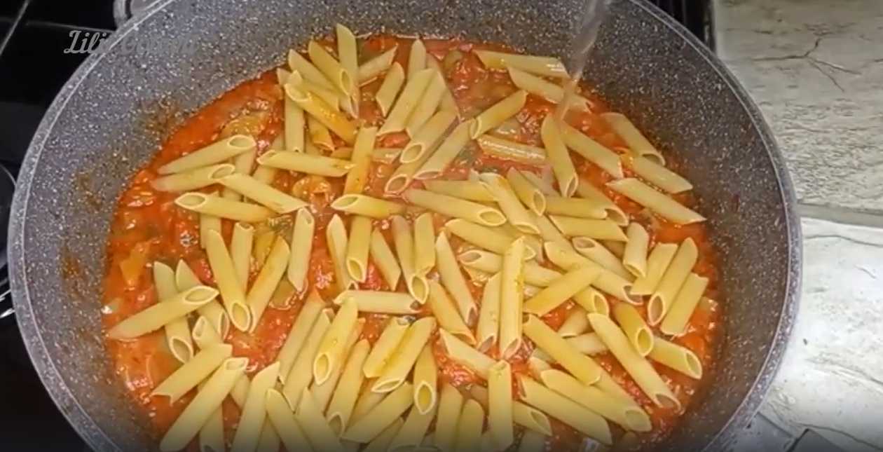 Pâtes végétariennes à la sauce tomate - Étape 10