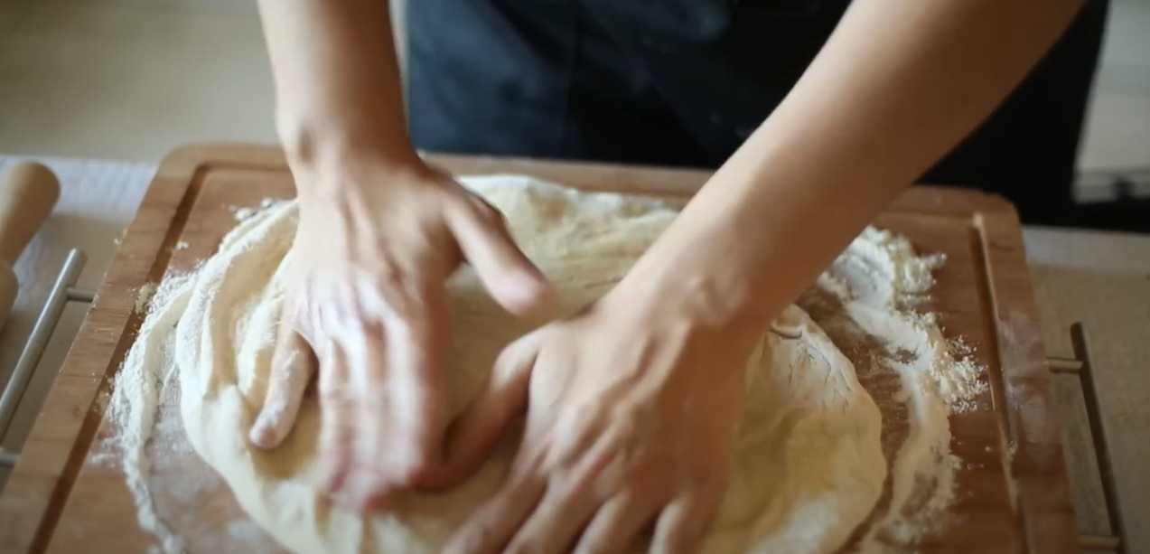 Pizza hawaïenne au poulet et à l'ananas cuite au four - Étape 8