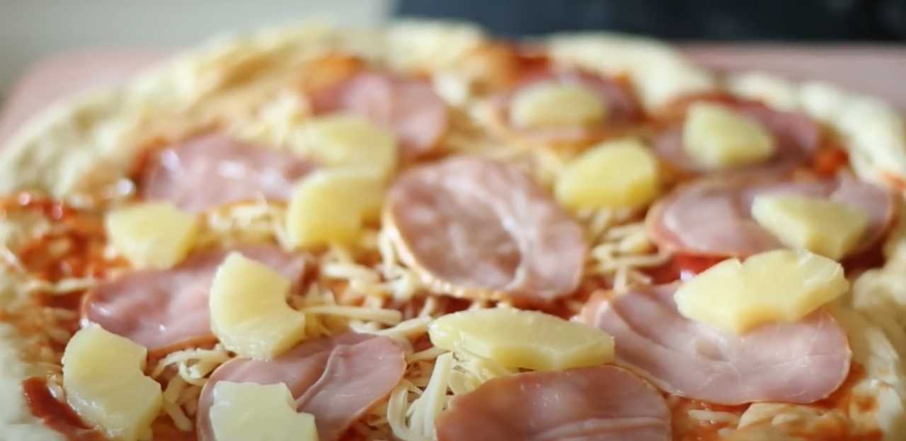 Pizza hawaïenne au poulet et à l'ananas cuite au four - Étape 11