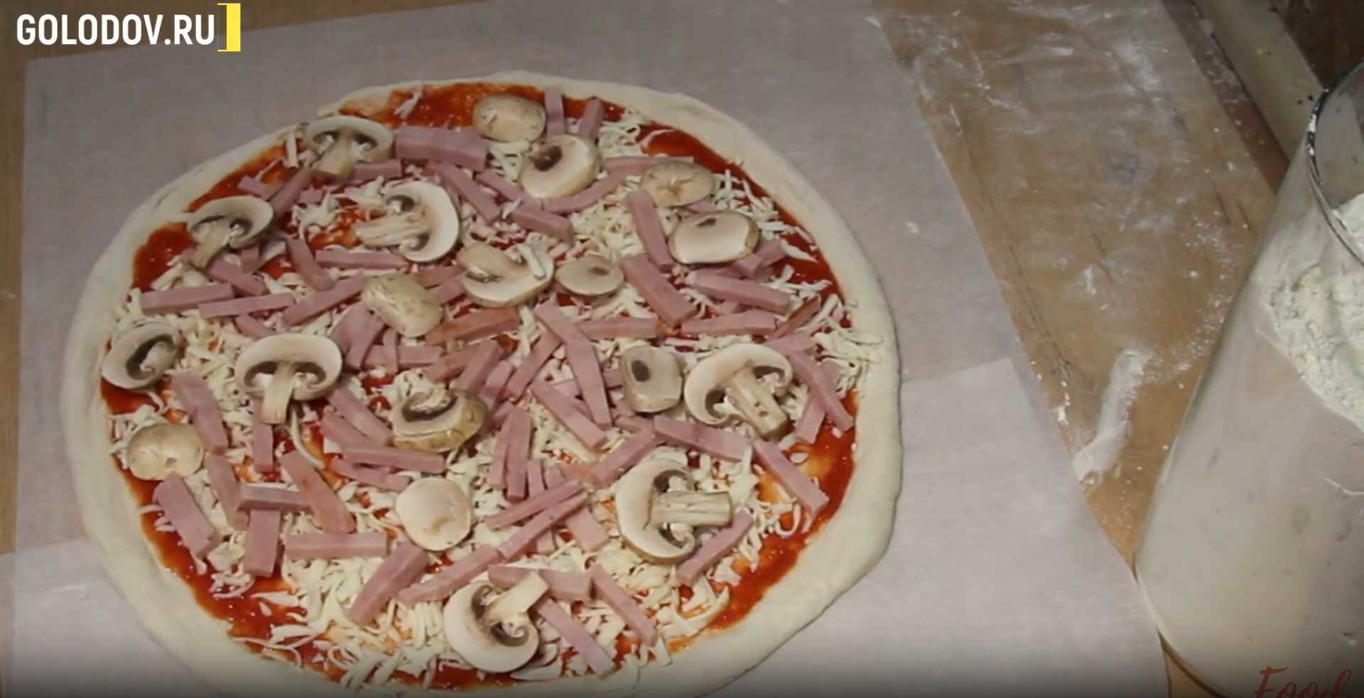 Pizza au jambon et aux champignons Prosciutto-Funghi - Étape 7