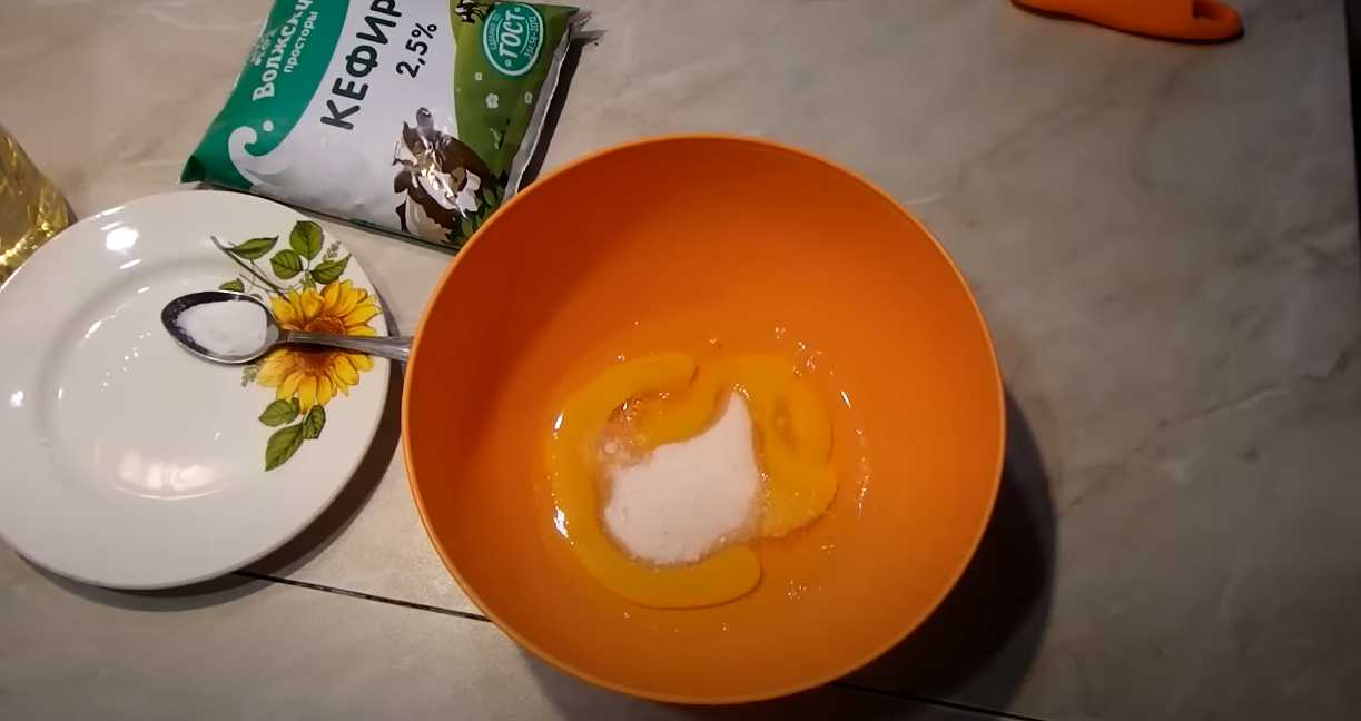 Crêpes au kéfir avec trous. Étape 2