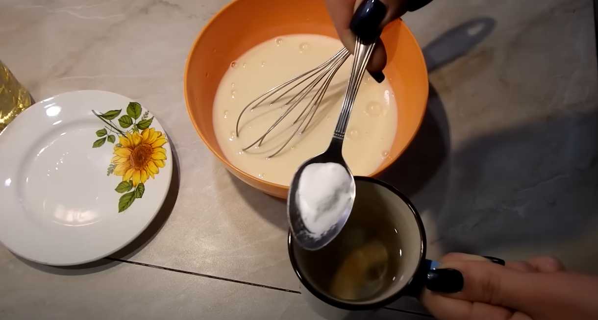 Crêpes au kéfir avec trous. Étape 4