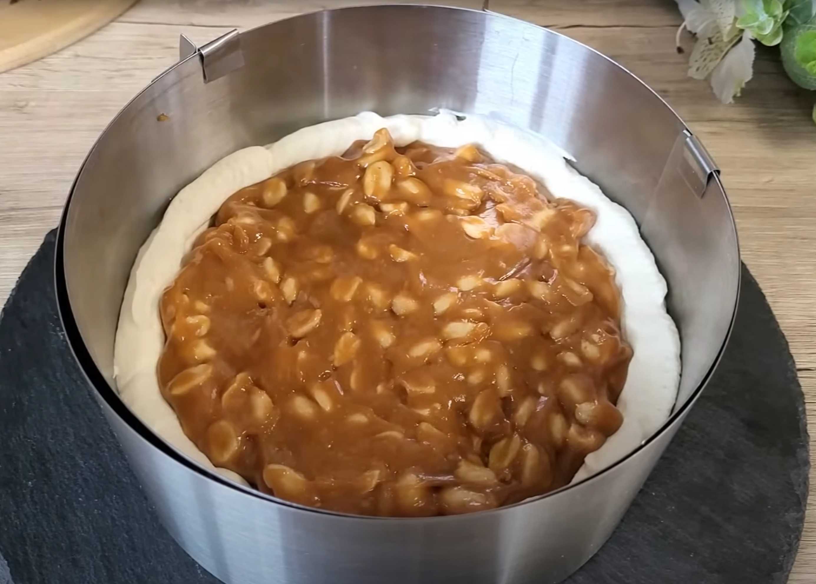 Gâteau Snickers au caramel et aux cacahuètes - Étape 15