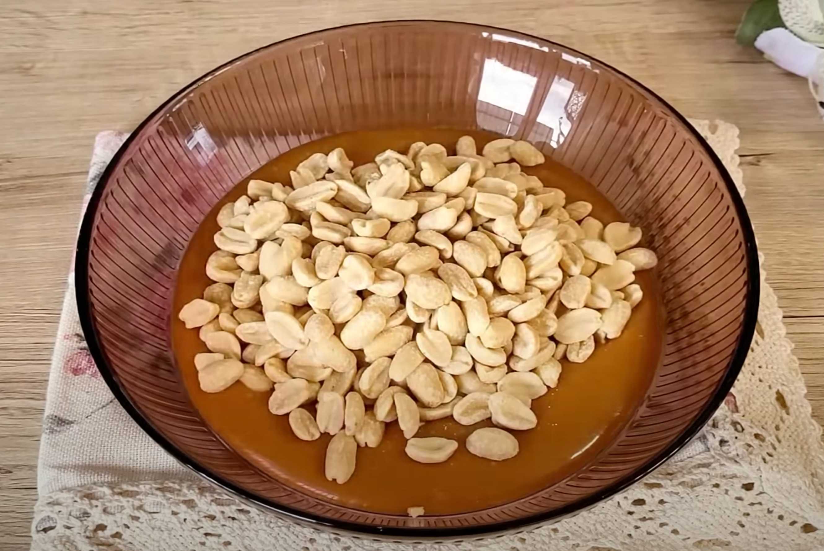 Gâteau Snickers au caramel et aux cacahuètes - Étape 10