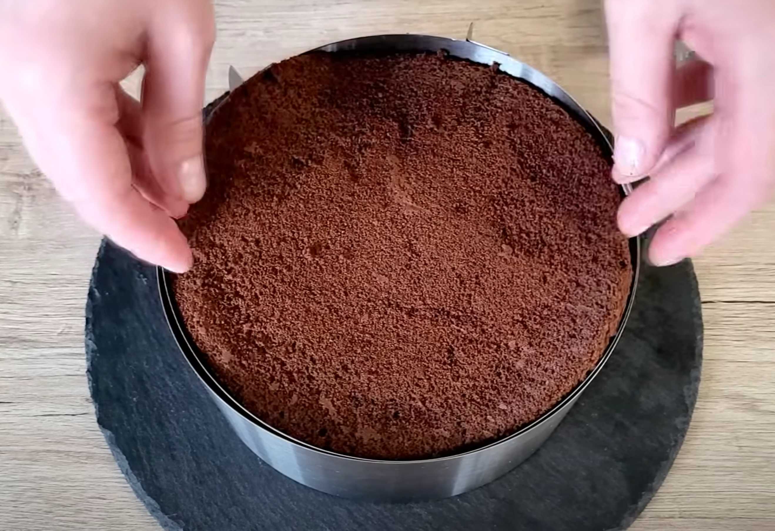 Gâteau Snickers au caramel et aux cacahuètes - Étape 16