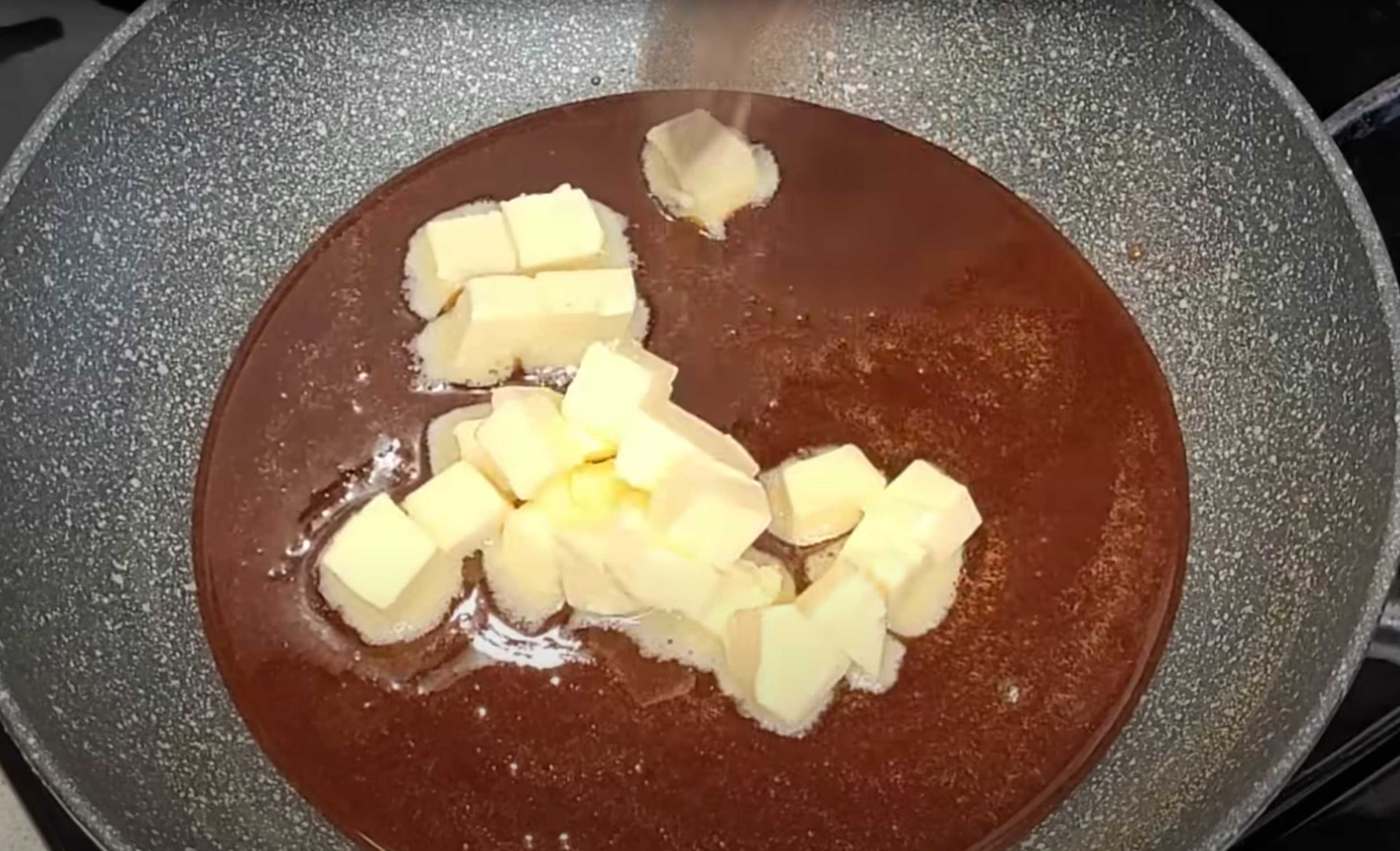 Gâteau Snickers au caramel et aux cacahuètes - Étape 7