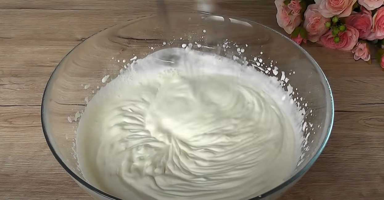 Gâteau feuilleté à la crème au yaourt - Étape 8