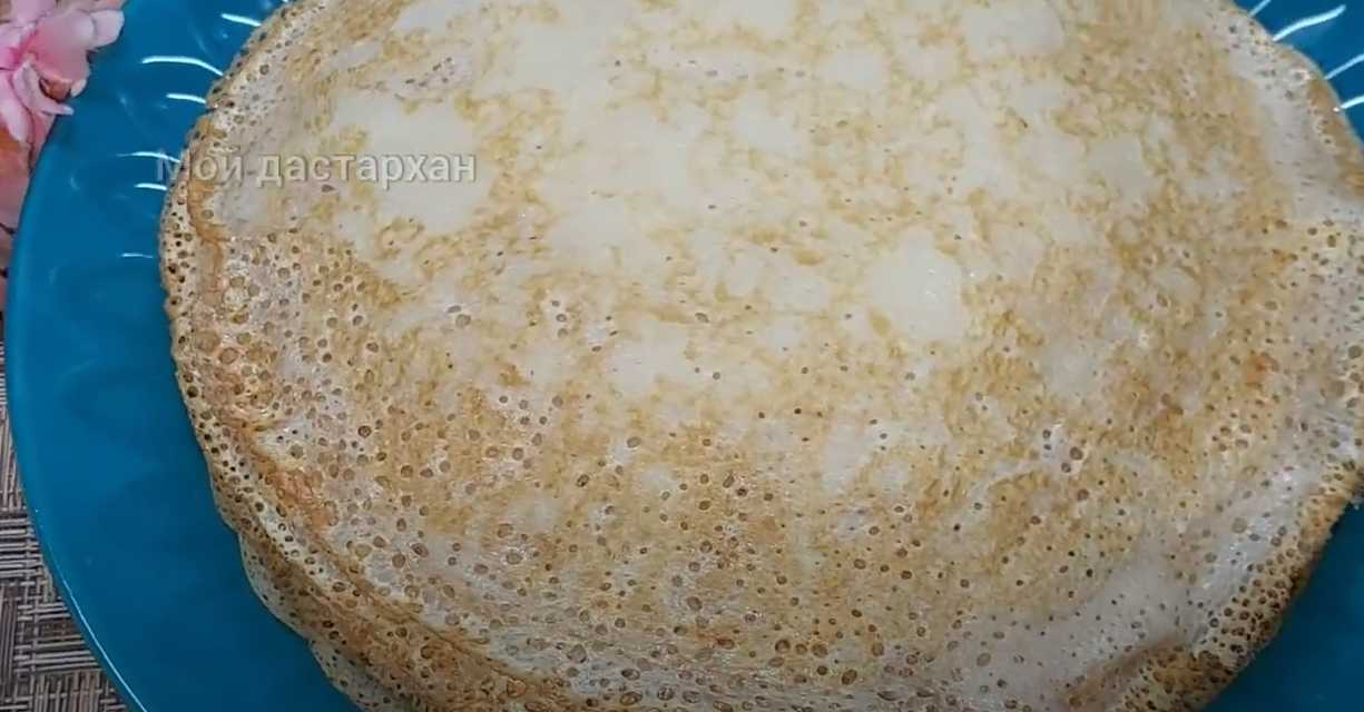 Crêpes avec de l'eau minérale. Étape 4