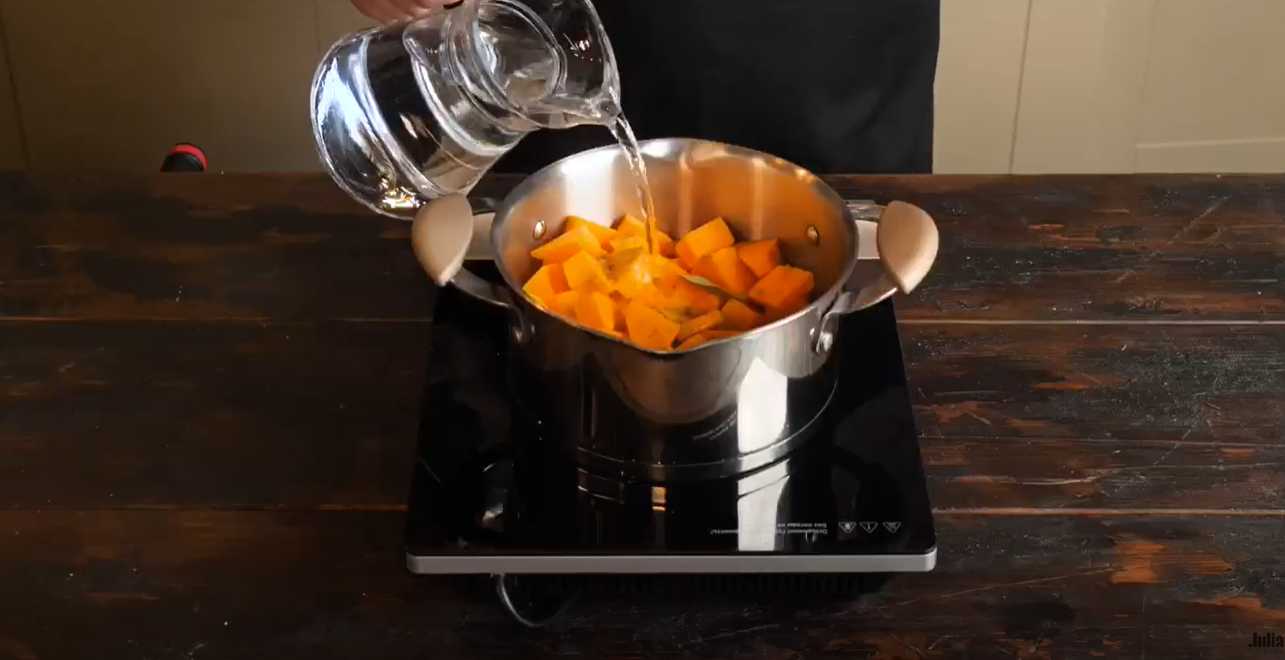 Soupe crémeuse au potiron et au lait de coco - Étape 5