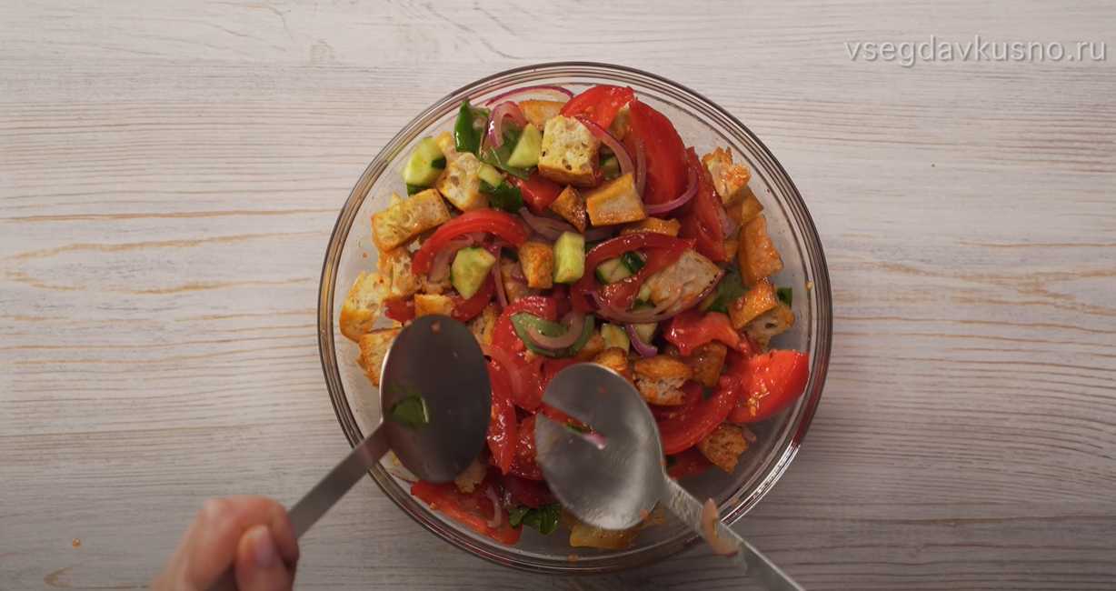 Salade Panzanella Classique - Étape 7
