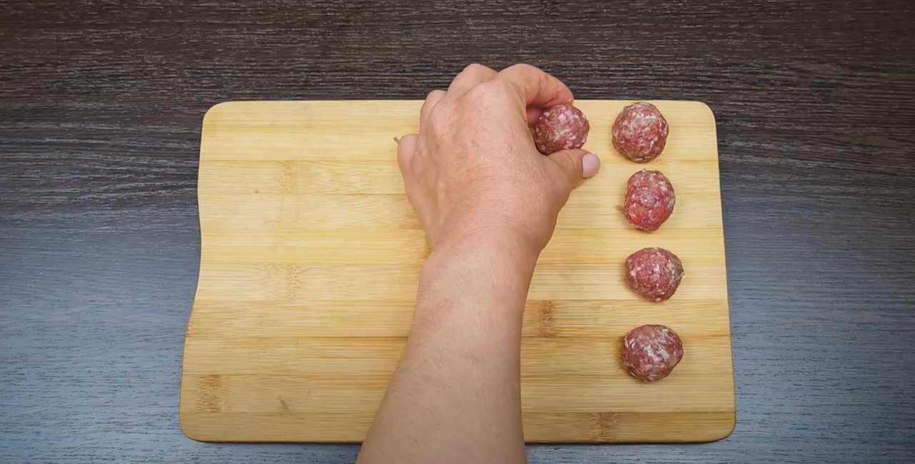 Soupe classique de boulettes de viande et nouilles - Étape 3